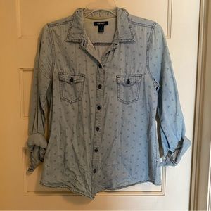 Old Navy. Chambray button down. Size S.